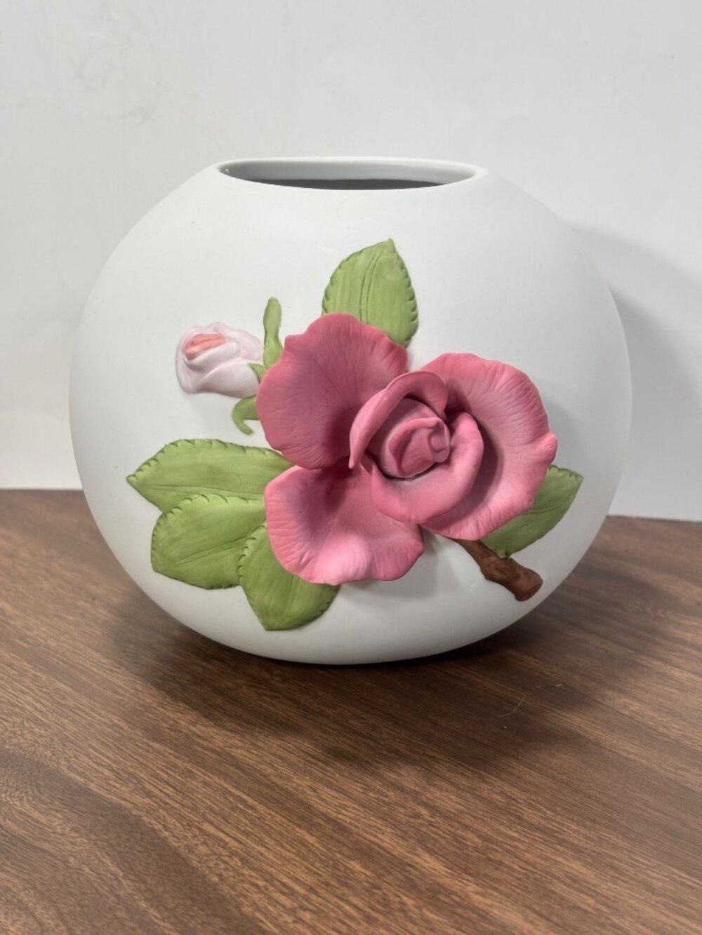 Teleflora 3D Raised Rose Ceramic Round White Vase Vintage 80s Made in Taiwan